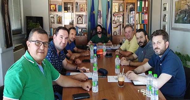 Την εύρυθμη λειτουργία των επιχειρήσεων συζήτησαν ο δήμαρχος Λεβαδέων και το προεδρείο του Εμπορικού Συλλόγου Την εύρυθμη λειτουργία των επιχειρήσεων συζήτησαν ο δήμαρχος Λεβαδέων και το προεδρείο του Εμπορικού Συλλόγου