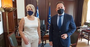 Συνάντηση της Δημάρχου Στυλίδας με τον Στέλιο Πέτσα