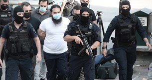 Επίθεση με βιτριόλι σε μητροπολίτες: Στον εισαγγελέα χωρίς ράσα ο ιερέας - δράστης Επίθεση με βιτριόλι σε μητροπολίτες: Στον εισαγγελέα χωρίς ράσα ο ιερέας - δράστης