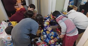 Τρόφιμα, ρούχα και παιχνίδια μοίρασε το Ερυθρός Σταυρός Λιβαδειά Τρόφιμα, ρούχα και παιχνίδια μοίρασε το Ερυθρός Σταυρός Λιβαδειά