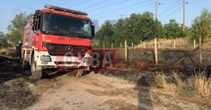 Βραχυκύκλωμα σε κολώνα της ΔΕΗ προκάλεσε φωτιά έξω από την Θήβα
