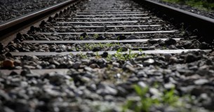 Θήβα: Ρομά έκλεψαν βίδες από σιδηροδρομικές ράγες - Μεγάλος κίνδυνος εκτροχιασμού τραίνου
