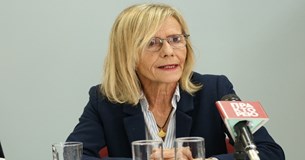 Τον διαχωρισμό τμήματος του Γυμνασίου Αράχωβας, λόγω πλήθος μαθητών, ζητά η Γ. Πούλου