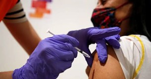 Οικονόμου: Προς τρίτη δόση για όλους πριν το τέλος του χρόνου