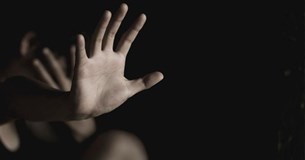 Αλεξανδρούπολη: Η 29χρονη που ξυλοκοπήθηκε από τον σύζυγό της είπε στο νοσοκομείο πως έπεσε από σκάλα