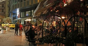 Παραλλαγή Omicron: Διαδοχικές συσκέψεις και αλλαγές σε διασκέδαση, τηλεργασία και γήπεδα Παραλλαγή Omicron: Διαδοχικές συσκέψεις και αλλαγές σε διασκέδαση, τηλεργασία και γήπεδα
