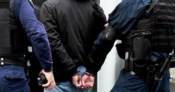 Συνελήφθη στα Ψαχνά Ευβοίας για διακίνηση ναρκωτικών, αδασμολόγητου καπνού και οπλοκατοχή