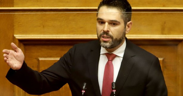 Γ. Σαρακιώτης στη Βουλή: «Όταν τον Ιούλιο ήμασταν Πρωταθλητές στο κόστος ενέργειας, ποιος πόλεμος έφταιγε; Στη Σομαλία ή στο Μάλι;» Γ. Σαρακιώτης στη Βουλή: «Όταν τον Ιούλιο ήμασταν Πρωταθλητές στο κόστος ενέργειας, ποιος πόλεμος έφταιγε; Στη Σομαλία ή στο Μάλι;»