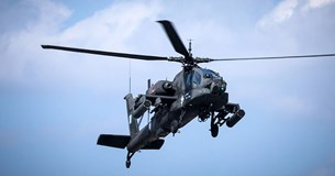 Στρατιωτικό ελικόπτερο Apache έκανε αναγκαστική προσγείωση σε παραλία της Εύβοιας