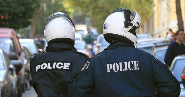 Τον συνέλαβαν στο Καρπενήσι με ναρκωτικά, ματσέτα και αδασμολόγητο καπνό
