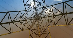 Ρεύμα: Σήμερα κληρώνει για τιμολόγια Αυγούστου χωρίς ρήτρα αναπροσαρμογής κι επιδοτήσεις