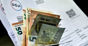 Τιμολόγια ρεύματος: Οι διαφορές ανά εταιρεία - Παρέμβαση του υπουργείου Ενέργειας για τα πάγια