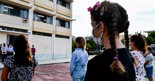 Σχολεία: Περιορισμένα τα μέτρα κατά του κορονοϊού - Διχασμένοι οι επιστήμονες για μάσκες και τεστ