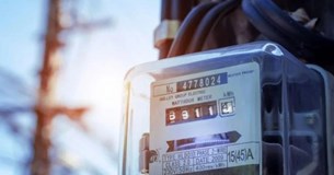 Ρεύμα: Η βουτιά στις τιμές των προμηθευτών φέρνει και μειωμένες επιδοτήσεις