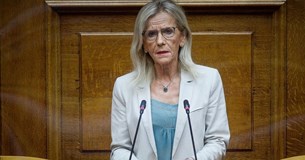 Η Γ. Πούλου φέρνει στη Βουλή την ανακοίνωση του Εμπορικού Συλλόγου Θήβας