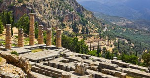 Ερώτηση Βελόπουλου για την καταπάτηση του θεσμοθετημένου Αρχαιολογικού Χώρου Δελφών