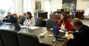 Σχολεία: Επιστρέφουν με τάξεις 15 μαθητών - Σήμερα οι ανακοινώσεις Τσιόδρα, Κεραμέως