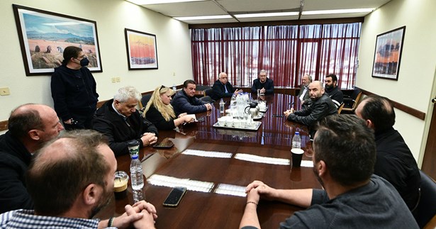 Ο Δημήτρης Κουτσούμπας συναντήθηκε με τα σωματεία των εργαζομένων της ΛΑΡΚΟ
