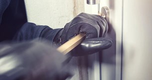 Εγκληματική ομάδα έκλεβε καταστήματα στην Β. Εύβοια - Πάνω από 27.000 ευρώ η λεία της