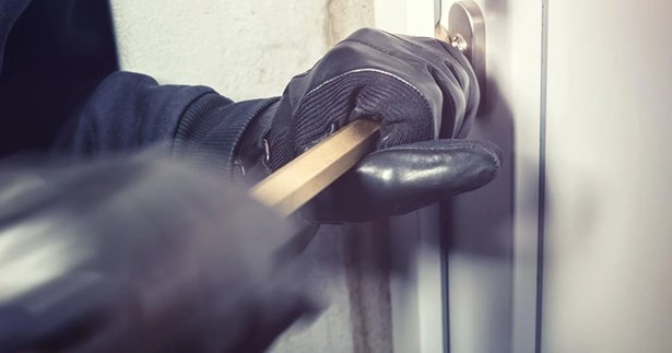 Διαρρήκτες δεν άφησαν τίποτα σε σπίτι στην Αλίαρτο - Έκλεψαν ακόμη και το αυτοκίνητο! 