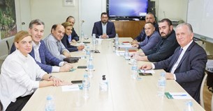 Κλιμάκιο του ΠΑΣΟΚ πραγματοποίησε συνάντηση με εργαζομένους στο ΕΚΑΒ Κλιμάκιο του ΠΑΣΟΚ πραγματοποίησε συνάντηση με εργαζομένους στο ΕΚΑΒ
