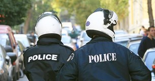 Γ. Οικονόμου: «Έχουμε αφιονισμένες αγέλες, οι οποίες με μία κτηνώδη συμπεριφορά επιτέθηκαν δολοφονικά ενάντια σε αυτόν τον αστυνομικό»
