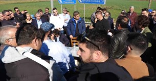 Στον υφυπουργό χωρίς αντίκρυσμα οι αγρότες της Βοιωτίας Στον υφυπουργό χωρίς αντίκρυσμα οι αγρότες της Βοιωτίας