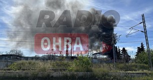 Έκτακτο: Ξέσπασε φωτιά σε επιχείρηση στη Θήβα