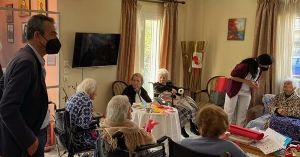 Τα Γηροκομεία της Θήβας επισκέφθηκε ο Δήμαρχος Θηβαίων Γιώργος Αναστασίου συνοδεία Αντιδημάρχων Τα Γηροκομεία της Θήβας επισκέφθηκε ο Δήμαρχος Θηβαίων Γιώργος Αναστασίου συνοδεία Αντιδημάρχων
