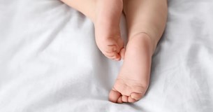 Τραγωδία στη Θήβα: Νεκρό βρέθηκε μωρό 1,5 έτους