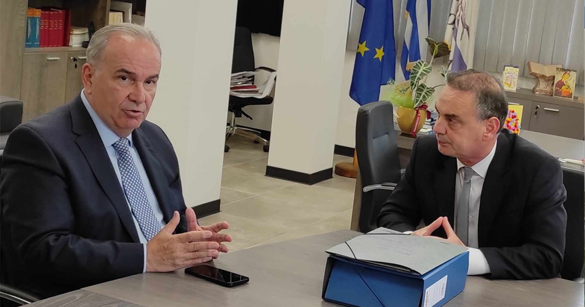 Με τον Δήμαρχο Λεβαδέων Δημήτρη Καραμάνη συναντήθηκε ο Αν. Υπουργός Εθν. Οικονομίας και Οικονομικών Νίκος Παπαθανάσης