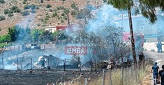 Ξέσπασε φωτιά στον οικισμό Κουρούπη Λιβαδειάς (ΦΩΤΟ)