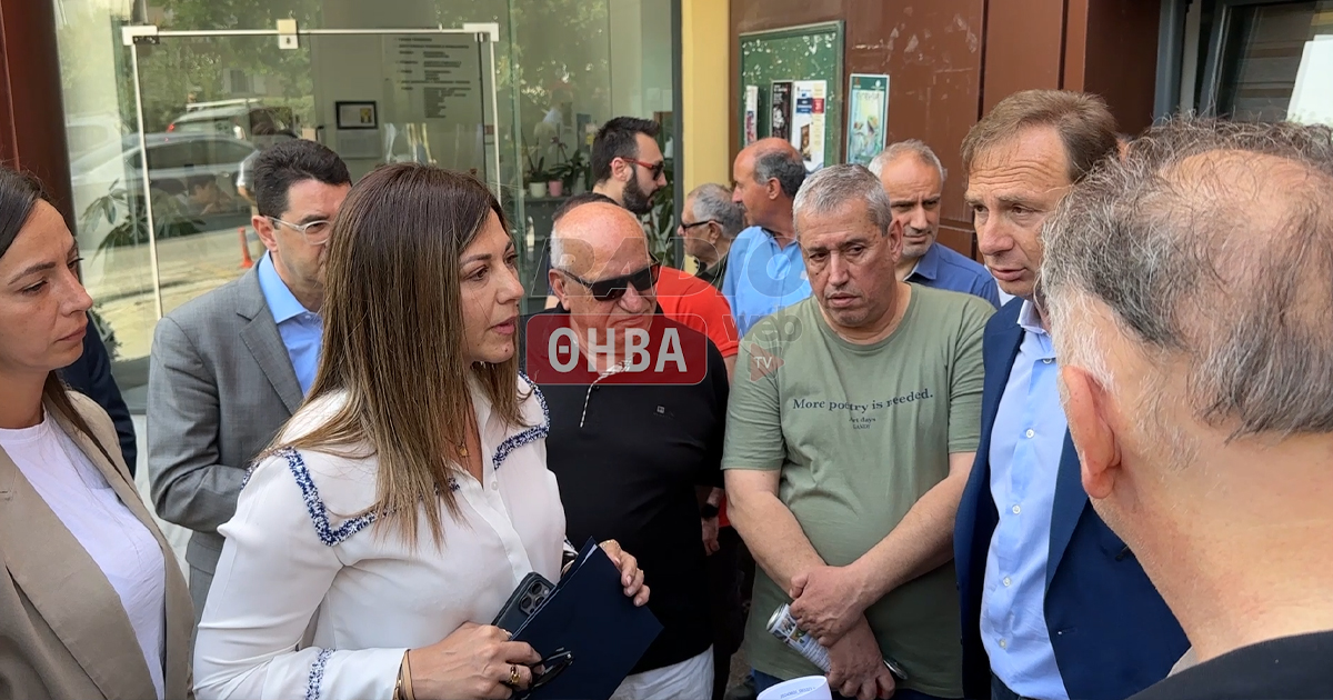 Ανεπιθύμητη και η Υπουργός Κοινωνικής Συνοχής και Οικογένειας Σοφία Ζαχαράκη από την πόλη της Θήβας (Βίντεο)
