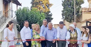 Ο Δήμος Ορχομενού εγκαινίασε την νέα πλατεία στη Δ.Κ. Παύλου (ΦΩΤΟ)