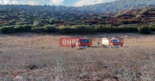Ξέσπασε φωτιά μεταξύ του Μαυροματίου και των Βαγίων (Φωτό) Ξέσπασε φωτιά μεταξύ του Μαυροματίου και των Βαγίων (Φωτό)