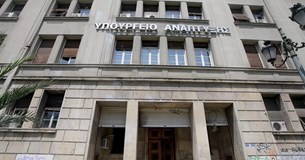 Τάκης Θεοδωρικάκος: «Είμαστε με την κοινωνία, δεν χαριζόμαστε σε κανέναν»