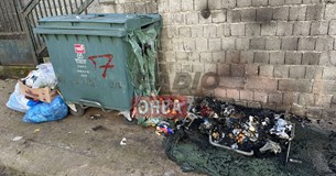 Στις φλόγες τυλίχθηκαν κάδοι απορριμμάτων στην Θήβα Στις φλόγες τυλίχθηκαν κάδοι απορριμμάτων στην Θήβα