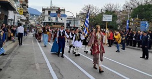 Εντυπωσιακή η παρέλαση της 25ης Μαρτίου στη Λιβαδειά - Δείτε φωτογραφίες
