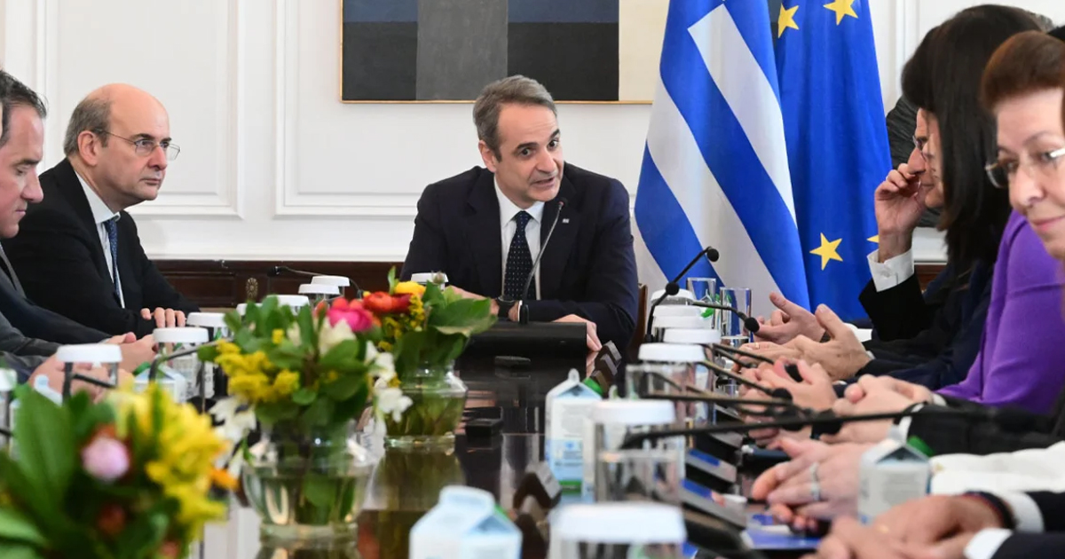 Αποκαλυπτήρια για τον νέο κατώτατο μισθό που «κλειδώνει» στα 880 ευρώ - Και η αξιολόγηση του Δημοσίου στο υπουργικό