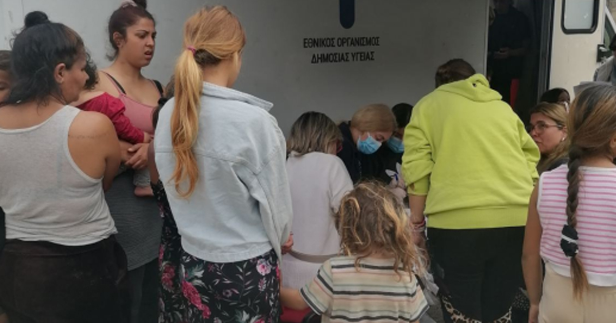 Εμβολιασμός παιδιών Ρομά στη Θήβα