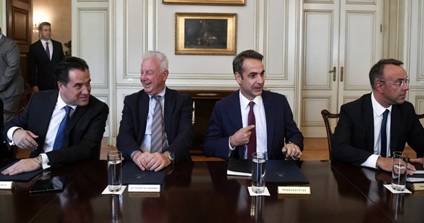 Προ των πυλών ο ανασχηματισμός - Ποιοι «ράβουν» υπουργικό κοστούμι