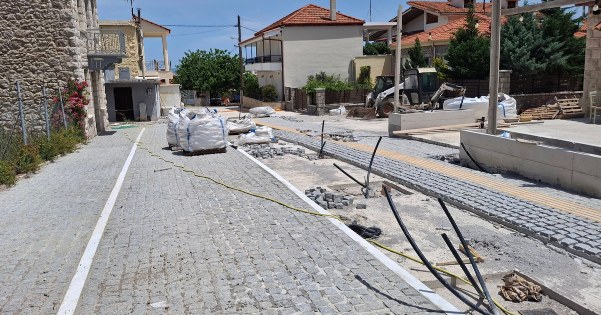 Συνεχίζεται η ανάπλαση της πλατείας στην Δ.Κ. Υψηλάντη