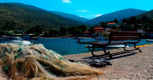 Δ. Θηβαίων: Απαγορεύεται η αλιεία στις παραλίες για την προστασία των λουομένων