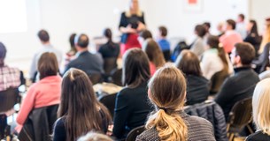 Δημογραφικό και ελάχιστη βάση εισαγωγής «αδειάζουν» τα αμφιθέατρα και φέρνουν αλλαγές στον χάρτη των ΑΕΙ - Τι ζητούν οι πρυτάνεις