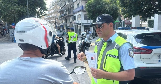 «Βροχή» οι έλεγχοι της Αστυνομίας στη Στερεά Ελλάδα, στο πλαίσιο της εκστρατείας «Μηδενικής ανοχής στη μη χρήση κράνους» «Βροχή» οι έλεγχοι της Αστυνομίας στη Στερεά Ελλάδα, στο πλαίσιο της εκστρατείας «Μηδενικής ανοχής στη μη χρήση κράνους»