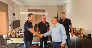 Συνάντηση της Ε.Π.Κ. με τον Δήμαρχο Καμένων Βούρλων για τα περιβαλλοντική επιβάρυνση λόγω της Ε.Ε.Λ.