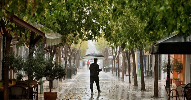 Καιρός: Έρχεται φθινόπωρο διαρκείας με βροχές από αύριο - Πτώση της θερμοκρασίας έως και 8 βαθμούς