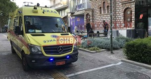 Βρέθηκε μεθυσμένος άνδρας στο κέντρο της Θήβας - Στο σημείο ΕΚΑΒ και αστυνομία