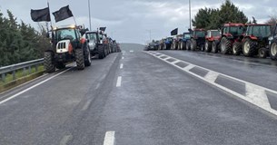 Οι Βοιωτοι αγροτες στη Λαρισα στη συνεδρίαση του πανελλαδικού συντονιστικου των Μπλόκων