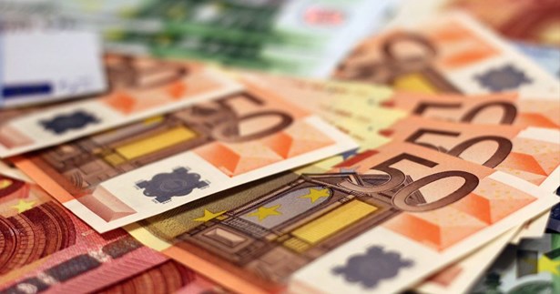 Δώρο Χριστουγέννων 2025: Πληρωμή νωρίτερα - Όσα πρέπει να γνωρίζουν εργοδότες και εργαζόμενοι